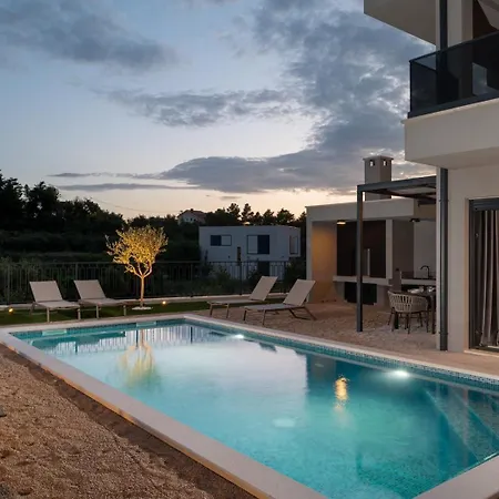 Luxury David 1 - Heated Pool 38m2 Podstrana