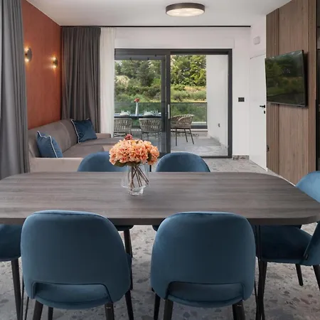 Luxury David 1 - Heated Pool 38m2 * Podstrana