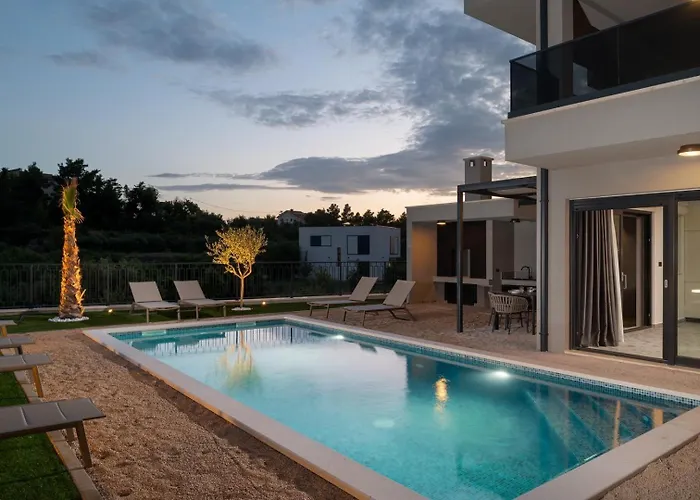 Luxury David 1 - Heated Pool 38m2 Podstrana